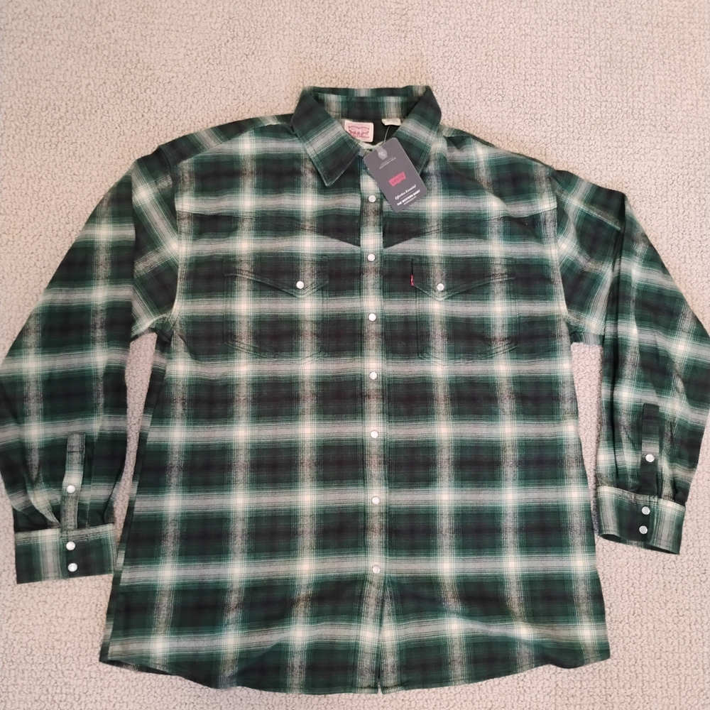 NWT Levi's Effortless Essentials, (The Western Shirt) Size Medium. Pearl Snap.